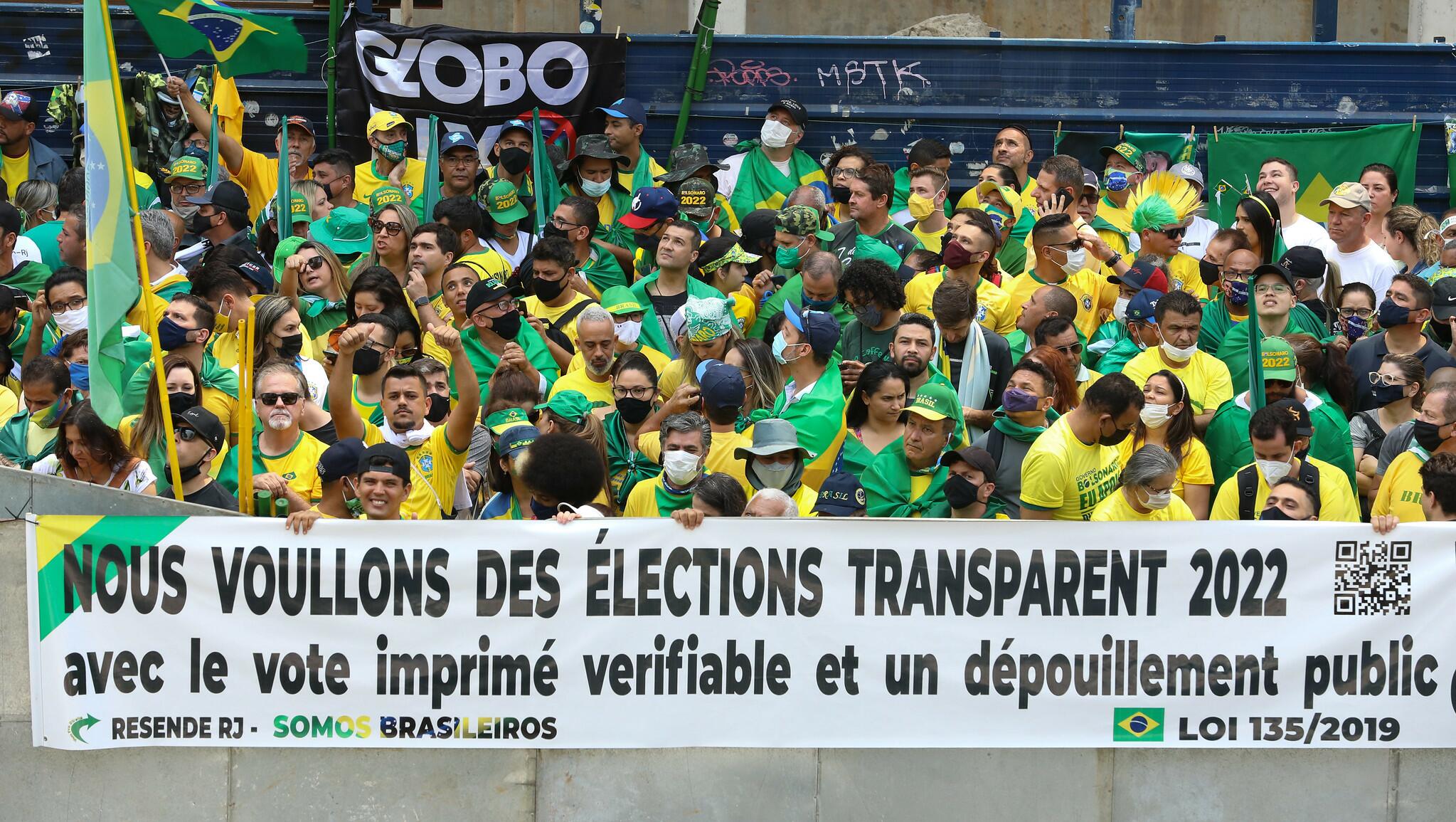 Manifestantes pedem voto impresso em protesto realizado em 7 de setembro de 2021.
