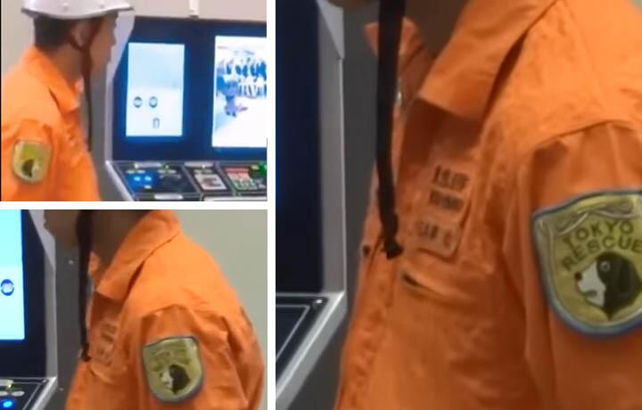 Brasão da equipe de resgate dos bombeiros de Tóquio aparece no braço de homem retratado no vídeo.