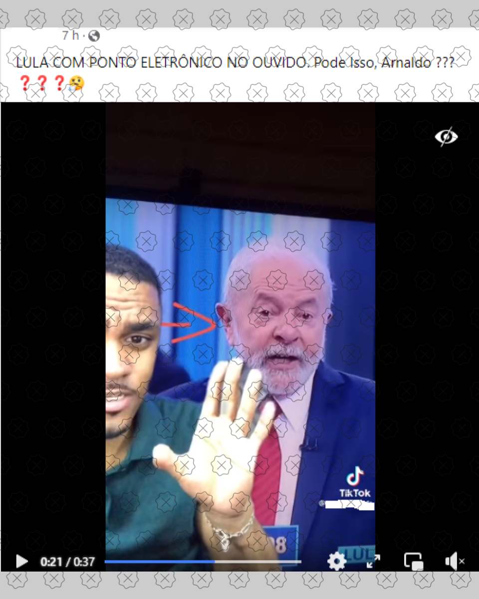 Frame de vídeo em que autor mostra protuberância na orelha de Lula durante debate na Globo e acusa falsamente de ser um ponto eletrônico 
