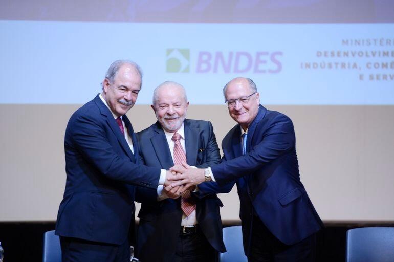 Aloizio Mercadante toma posse na presidência do BNDES com Lula e Alckmin no Rio de Janeiro