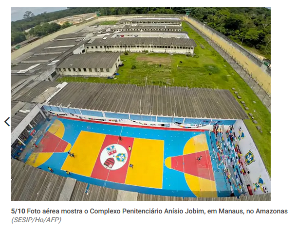  Imagem mostra foto aérea do pátio do presídio Compaj, em Manaus
