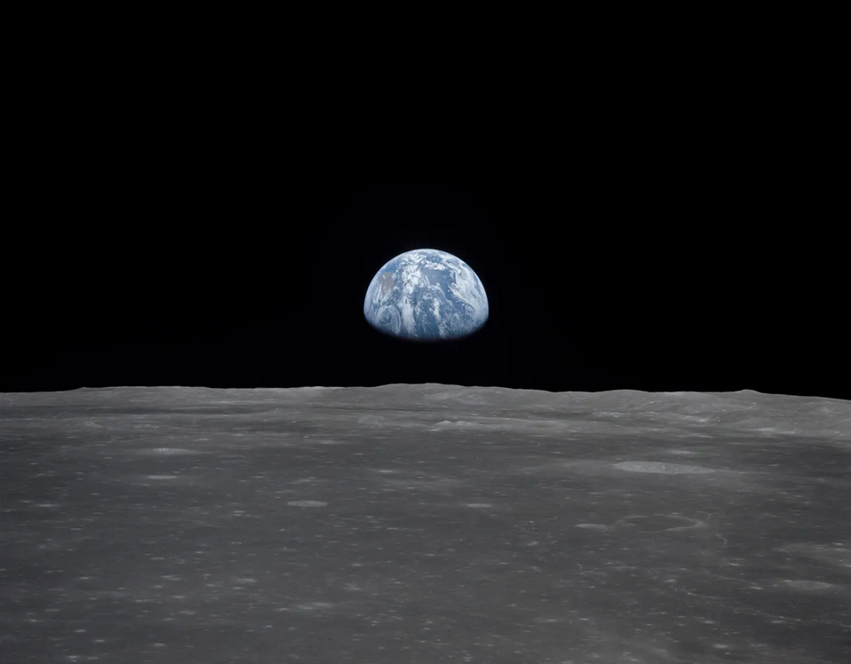 Foto mostra planeta Terra visto da superfície da Lua