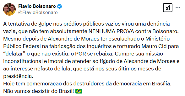 Tuíte de Flávio Bolsonaro diz “a tentativa de golpe nos prédios públicos vazios virou uma denúncia vazia, que não tem absolutamente NENHUMA PROVA contra Bolsonaro. Mesmo depois de Alexandre de Moraes ter esculachado o Ministério Público Federal na fabricação dos inquéritos e torturado Mauro Cid para delatar o que não existiu, o PGR se rebaixa”