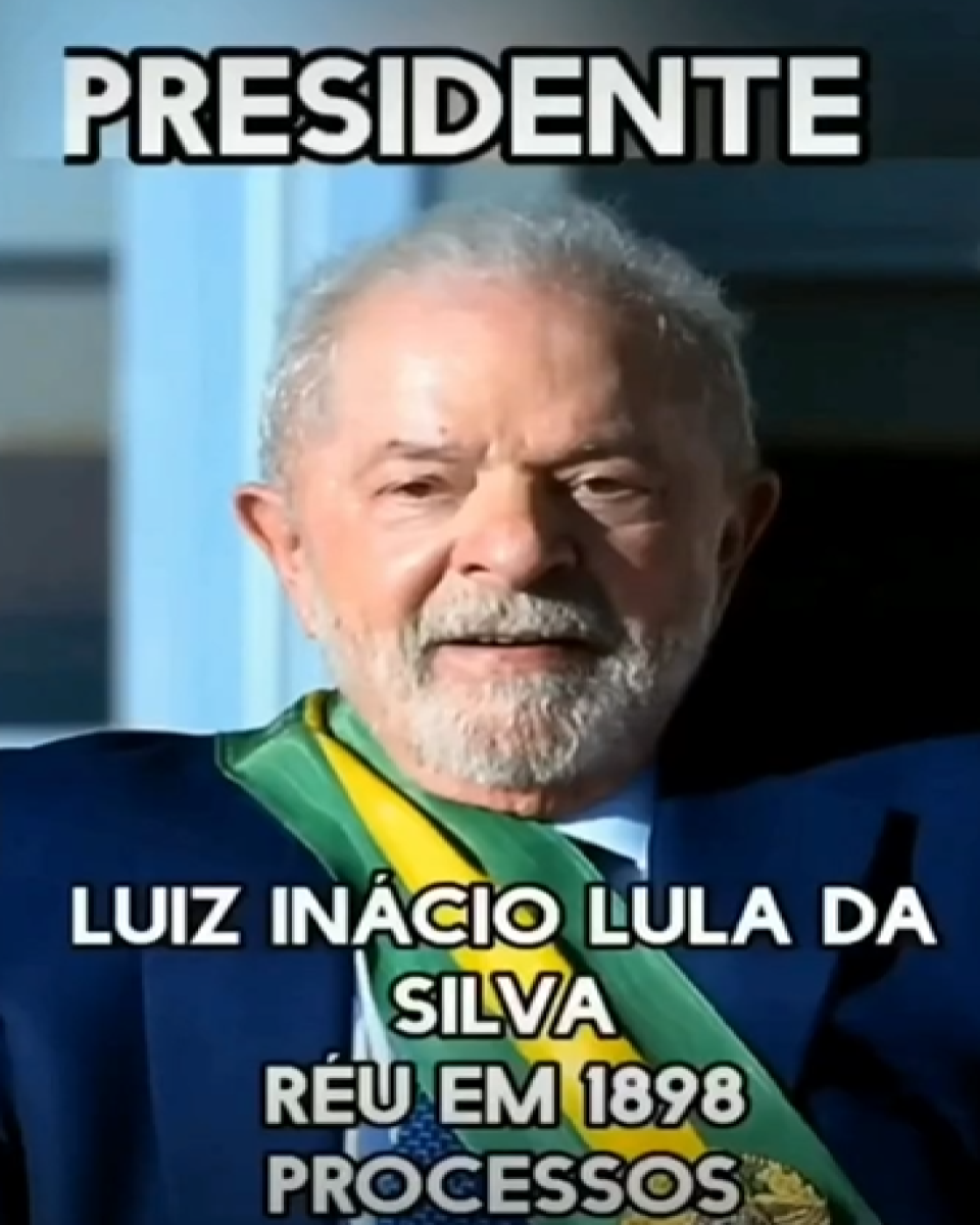 Foto do presidente Lula — homem de cabelo e barba grisalha — usando um terno azul-marinho e uma faixa presidencial nas cores verde e amarela, é acompanhada de uma legenda enganosa sobre a imagem que diz: ‘Presidente Luiz Inácio Lula da Silva. Réu em 1898 processos’