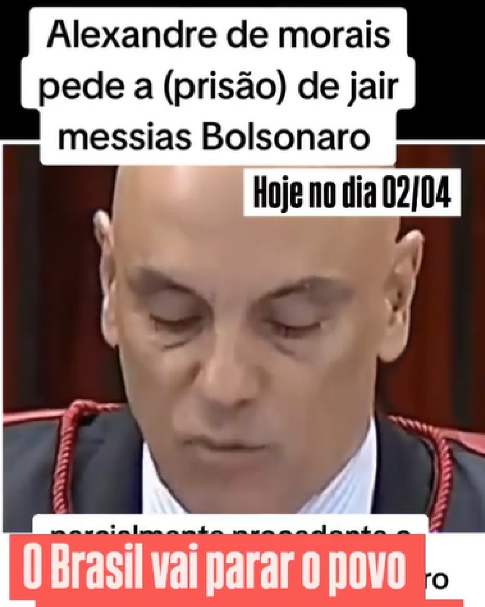 Print mostra trecho de voto do ministro do STF Alexandre de Moraes — homem calvo e de pele branca que usa uma toga preta sobre uma camisa branca. Legenda enganosa diz: ‘Alexandre de morais (sic) pede a (prisão) de jair messias Bolsonaro (...) Hoje no dia 02/04 (...) O Brasil vai parar o povo (...)