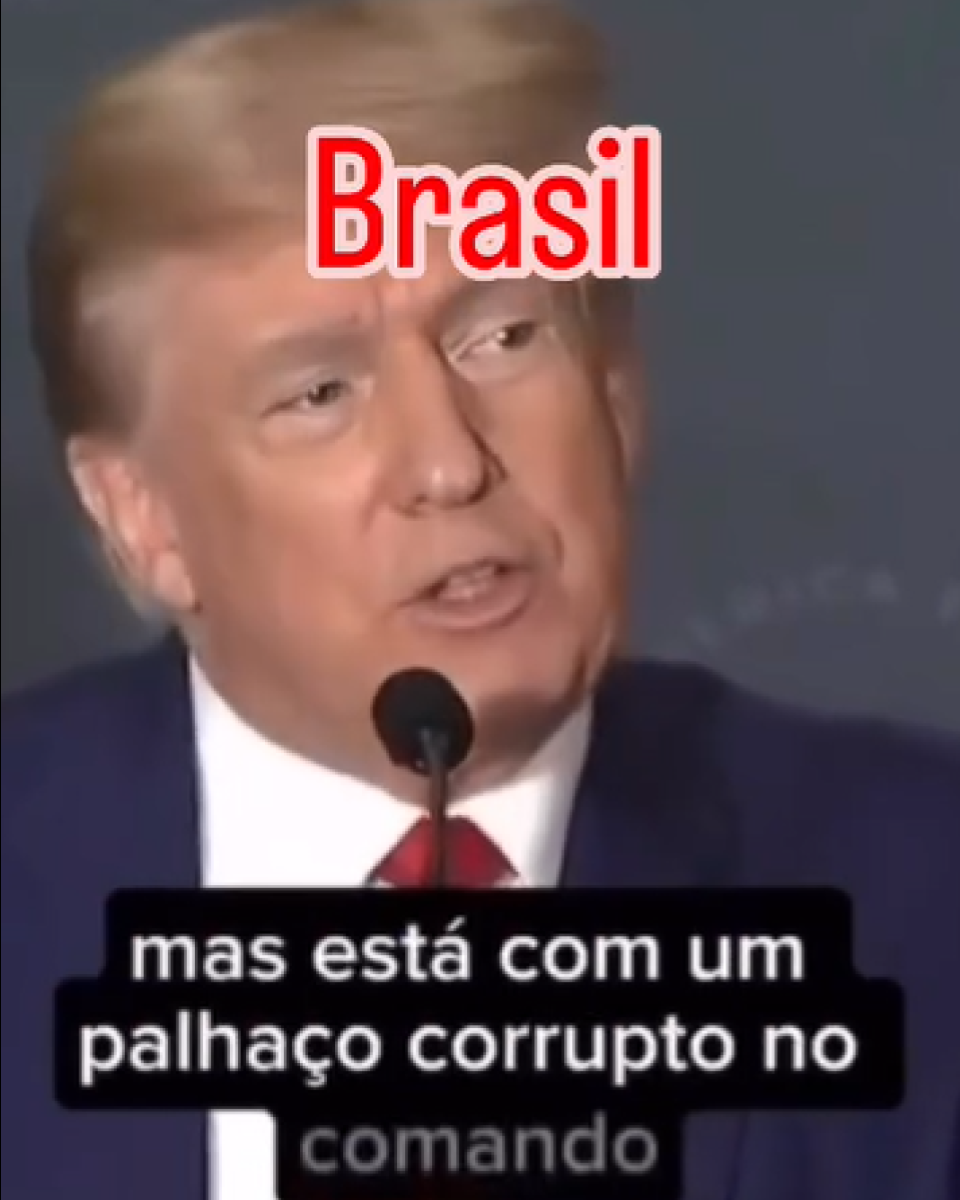 Post reproduz vídeo manipulado por IA em que Donald Trump — homem de pele branca e cabelo loiro, que usa um terno azul marinho, camisa branca e gravata vermelha — aparece diante de um microfone. Legenda enganosa diz: ‘Brasil (…) mas está com um palhaço corrupto no comando’