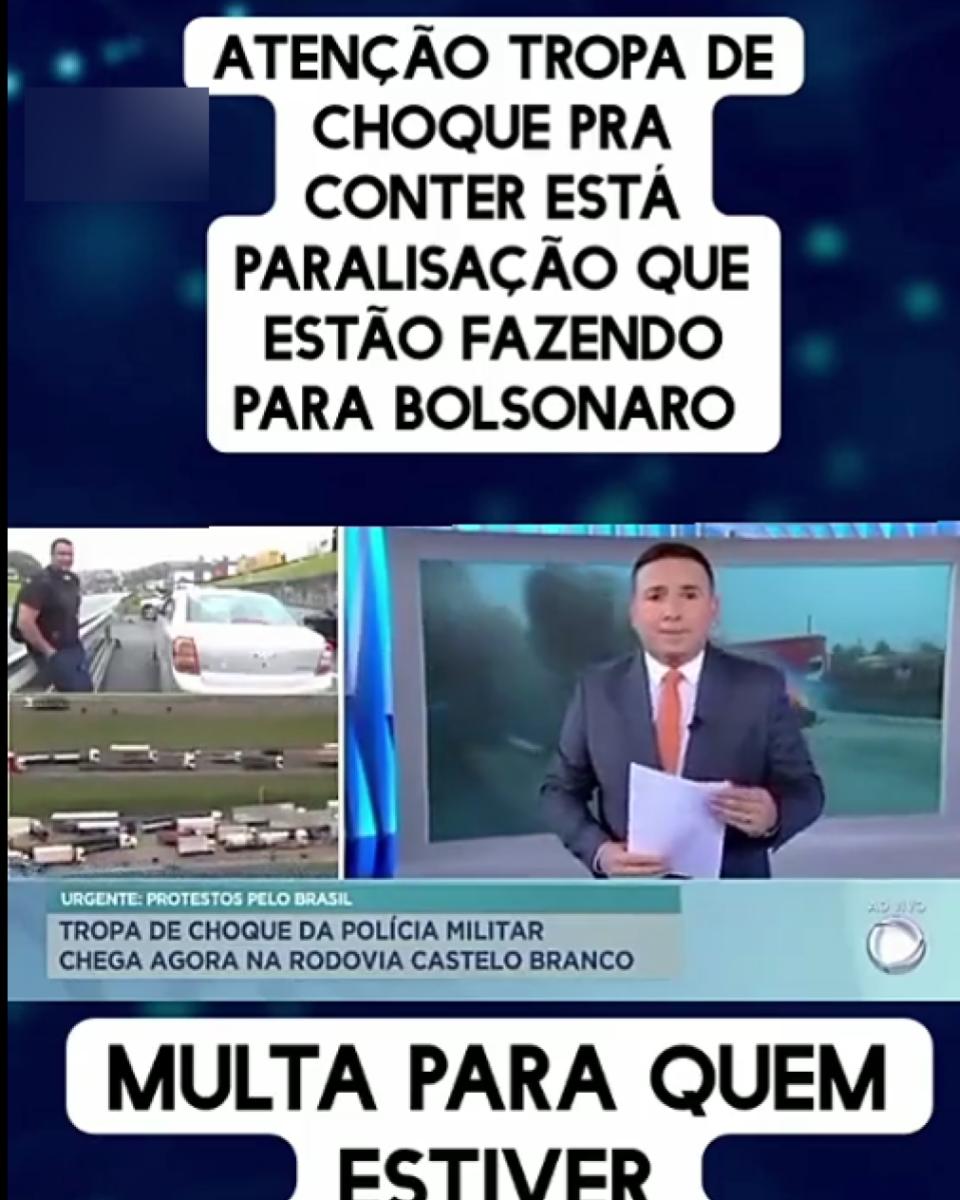 A imagem mostra uma montagem com trechos de um telejornal e textos sobrepostos; no centro, aparece um apresentador de pele clara, cabelo curto escuro e terno cinza com gravata laranja segurando folhas de papel diante de um telão, enquanto à esquerda há duas cenas de rua com veículos parados e agentes uniformizados, tudo cercado por faixas de texto em fundo escuro contendo mensagens sobre paralisação e ação policial.