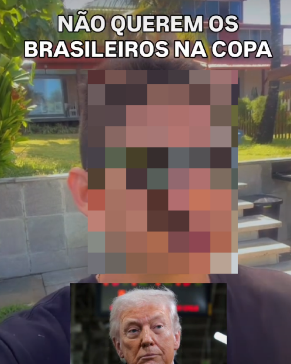 Imagem mostra homem de pele clara, com cabelo curto escuro, usando camiseta escura, em ambiente externo com gramado, plantas e casa ao fundo; o rosto dele aparece pixelizado, impedindo a identificação. Na parte superior, há um texto em letras brancas que diz: ‘NÃO QUEREM OS BRASILEIROS NA COPA’. Na parte inferior, aparece um recorte de notícia com a foto de Donald Trump — homem de pele clara, cabelo claro penteado para trás, vestindo terno escuro e camisa clara — acompanhado de texto parcialmente visível que menciona suspensão de processamento de vistos para o Brasil