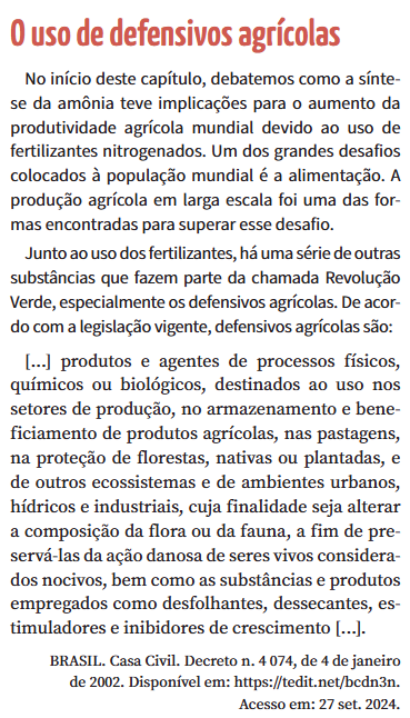 Imagem mostra uma página de material didático com dois blocos de texto em destaque. Na parte superior, há o título ‘3.5 O uso de agrotóxicos’, seguido de parágrafos explicativos sobre fertilizantes nitrogenados, Revolução Verde e a definição legal de agrotóxicos, com citação da Lei nº 7.802/1989 ao final. Na parte inferior, aparece um quadro destacado em fundo claro com o título ‘O uso de defensivos agrícolas’, que apresenta texto semelhante, mas usa o termo ‘defensivos agrícolas’ e cita o Decreto nº 4.074/2002 como referência legal.