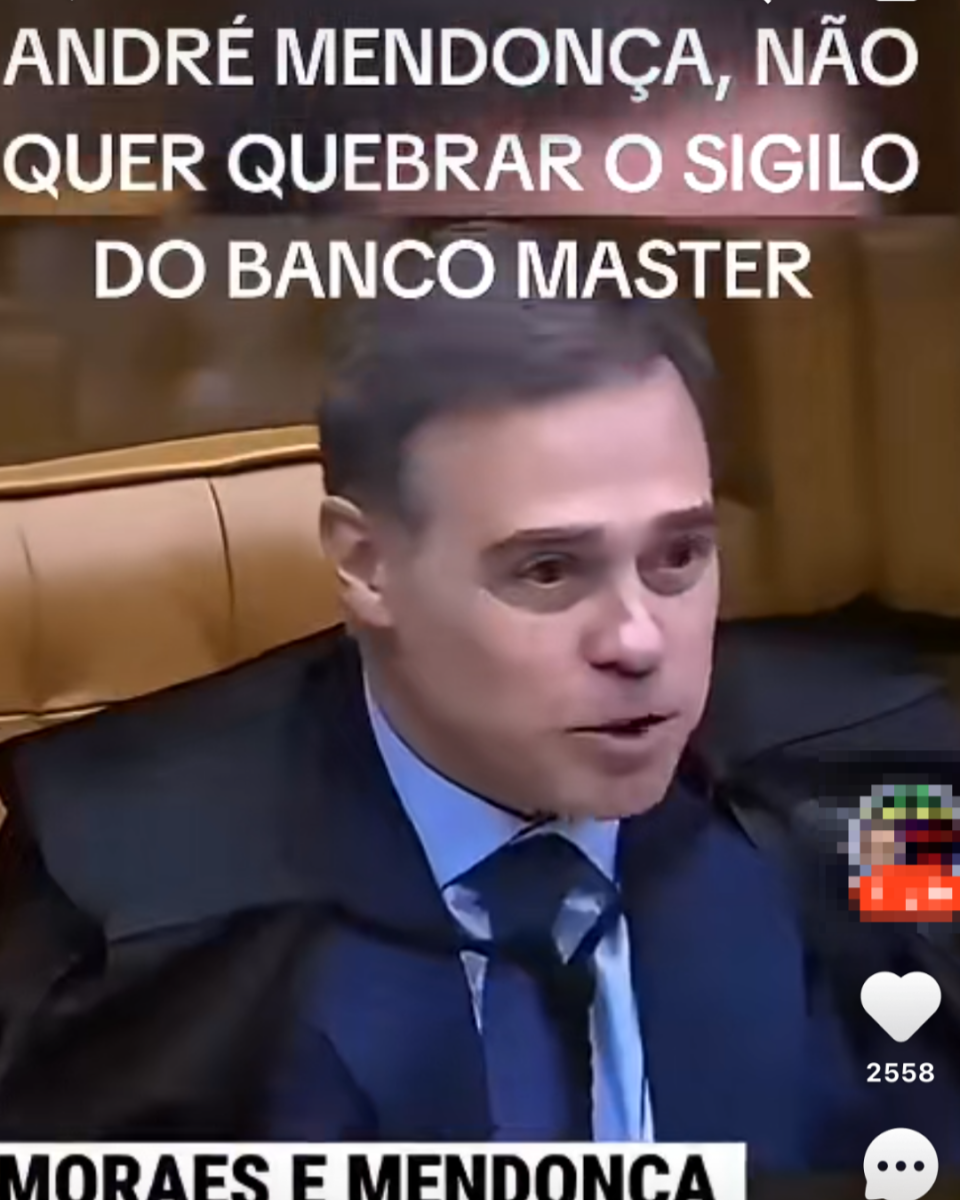 Print de publicação no Kwai mostra o ministro do STF (Supremo Tribunal Federal) André Mendonça — homem branco, cabelos grisalhos, usando uma toga preta, terno azul marinho, camisa azul e gravata azul marinho, sentado em uma poltrona marrom. Texto sobre a imagem diz: ‘ANDRÉ MENDONÇA NÃO QUER QUEBRAR O SIGILO DO BANCO MASTER’.