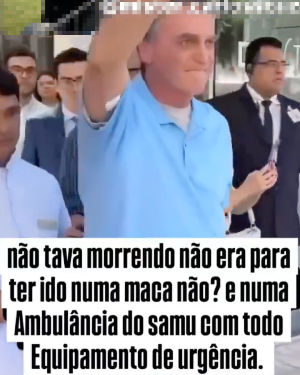 Print de publicação no X que mostra o ex-presidente Jair Bolsonaro (PL) — homem branco, usando uma camiseta azul, acenando com o braço direito. Há diversos homens ao lado dele. Na parte inferior da imagem está escrito: ‘Não tava morrendo não era para ter ido numa maca não? E numa ambulância do SAMU com todo equipamento de urgência.’