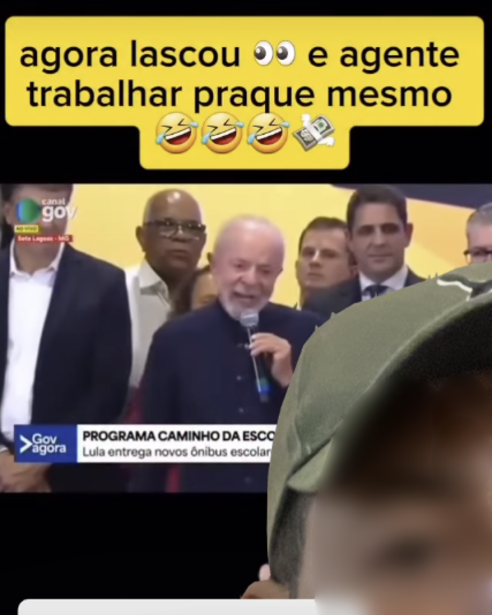 Print de vídeo com o presidente Lula falando ao microfone em evento. Ele aparece no centro, vestindo roupa escura, cercado por outras pessoas ao fundo, também em pé. No canto inferior esquerdo, há uma tarja de transmissão com o texto ‘Gov agora’ e ‘Programa Caminho da Escola’, além da frase ‘Lula entrega novos ônibus escolares’. No canto superior esquerdo, aparece o logotipo do Canal Gov. Na parte superior da imagem, há um retângulo amarelo com a frase ‘agora lascou. e agente trabalhar praque (sic) mesmo’ acompanhada de emojis de risada e dinheiro. No canto inferior direito, há a imagem de uma pessoa com o rosto desfocado, parcialmente sobreposta ao vídeo.