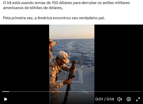Imagem mostra uma captura de tela de uma publicação em rede social. Na parte superior há um texto em português que diz: ‘O Irã está usando armas de 150 dólares para derrubar os aviões militares americanos de bilhões de dólares, Pela primeira vez, a América encontrou seu verdadeiro pai.’. Abaixo do texto aparece um vídeo em formato vertical gravado sobre o convés de uma embarcação no mar. Em primeiro plano, um homem usando uniforme militar bege e boné da mesma cor segura um equipamento tubular escuro. Ao fundo é possível ver o oceano, o horizonte e outra pessoa apontando para a distância. Na parte inferior da imagem aparecem os controles de reprodução do vídeo, incluindo barra de progresso, contador de tempo, ícones de volume, configurações e tela cheia. 