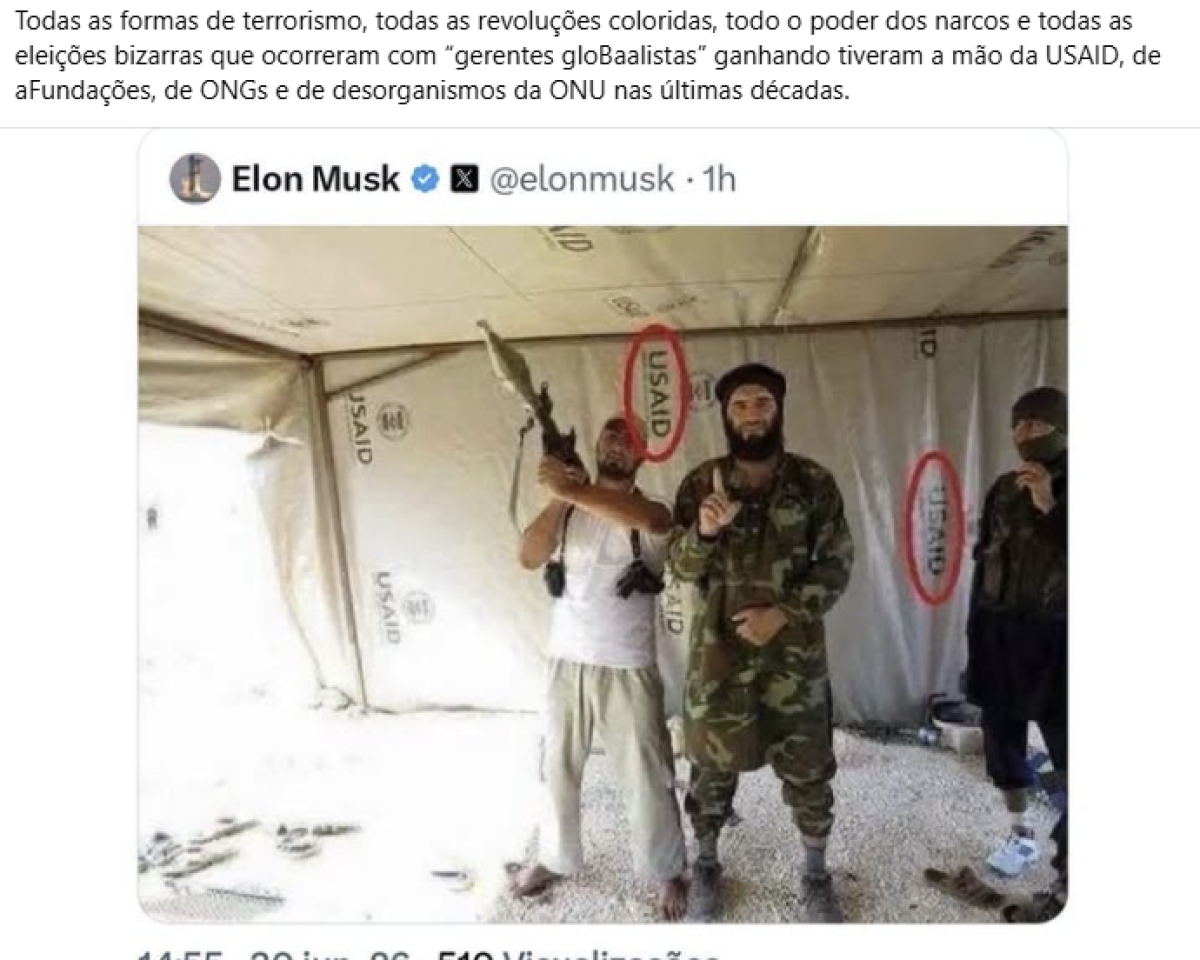 A imagem é uma captura de tela de uma publicação no X. No topo, sobre um fundo branco, há um parágrafo em português que diz: 'Todas as formas de terrorismo, todas as revoluções coloridas, todo o poder dos narcos e todas as eleições bizarras que ocorreram com ‘gerentes gloBaalistas’ ganhando tiveram a mão da USAID, de aFundações, de ONGs e de desorganismos da ONU nas últimas décadas.' Abaixo desse texto aparece uma captura de uma publicação feita por Elon Musk. A imagem do post mostra o interior de uma tenda de lona clara, com a inscrição 'USAID' repetida em diferentes pontos das paredes. Três pessoas aparecem dentro da estrutura. À esquerda, uma pessoa de barba usa roupas claras e segura um armamento apoiado sobre o ombro. No centro, outra pessoa veste uniforme camuflado e turbante escuro, tem barba longa e levanta um dedo da mão direita. À direita, uma terceira pessoa usa roupas escuras e cobre parte do rosto com um tecido. Três das inscrições 'USAID' nas paredes estão destacadas por círculos vermelhos desenhados sobre a imagem. 