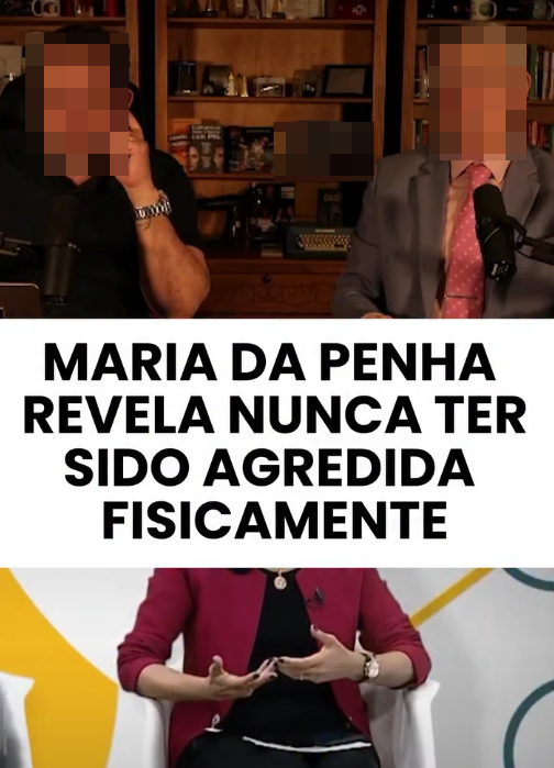 A imagem é dividida em três faixas horizontais. A seção superior mostra dois homens com os rostos propositalmente obscurecidos por um efeito de pixelização, sentados diante de microfones de estúdio com uma estante de livros de madeira ao fundo. O homem à esquerda possui pele clara, cabelo curto escuro, veste uma camisa preta de mangas curtas e usa um relógio prateado no pulso esquerdo; o homem à direita possui pele clara e veste um paletó cinza, camisa clara e gravata rosa com pequenas bolinhas brancas. A faixa central exibe um fundo branco contendo o seguinte texto em letras maiúsculas pretas: 'MARIA DA PENHA REVELA NUNCA TER SIDO AGREDIDA FISICAMENTE'. A seção inferior mostra o enquadramento, do pescoço para baixo, de uma pessoa de pele clara sentada em uma cadeira branca, vestindo um blazer vermelho-escuro sobre uma blusa preta, usando um colar com pingente dourado e um relógio no pulso esquerdo, enquanto gesticula com as mãos diante de um fundo branco com elementos gráficos circulares em amarelo e verde-azulado. 