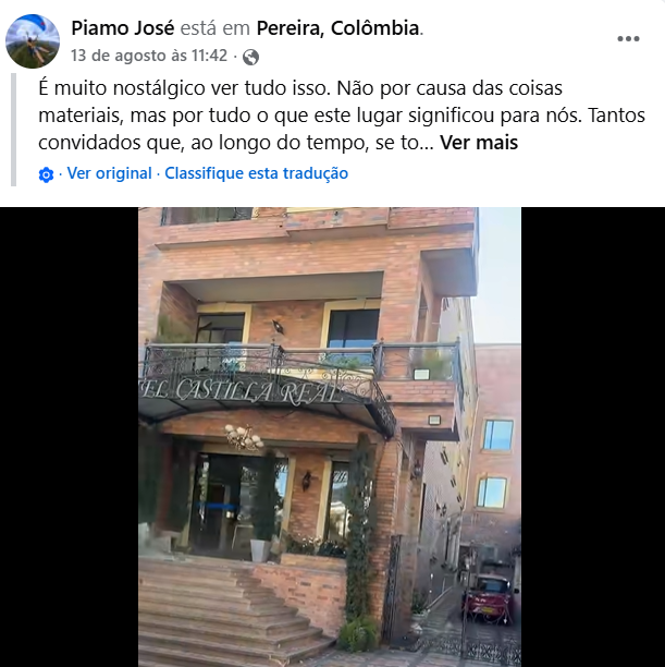 Captura de tela de uma publicação do Facebook feita por ’Piamo José’ em Pereira, Colômbia. Na parte superior, há um texto nostálgico que diz: ‘É muito nostálgico ver tudo isso. Não por causa das coisas materiais, mas por tudo o que este lugar significou para nós. Tantos convidados que, ao longo do tempo, se to... Ver mais’. Logo abaixo do texto, há a imagem da fachada do Hotel Castilla Real, um prédio de tijolos à vista com escadaria de entrada, marquise com a escrita do nome do hotel, varandas de ferro trabalhado no segundo andar e um carro vermelho estacionado na lateral direita.