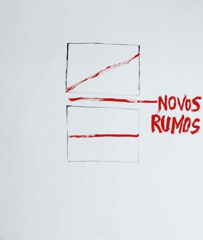 Pintura com dois quadros: um com uma faixa vermelha diagonal e outra com uma faixa vermelha horizontal. Do lado direito, os dizeres "novos rumos".