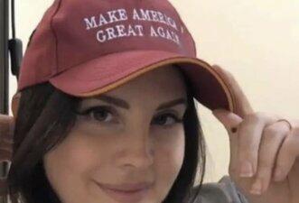 É montagem foto que mostra Lana del Rey com boné de Trump
