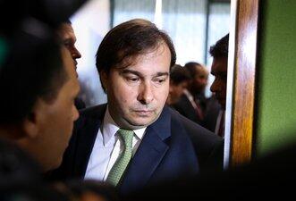 Reeleito na Câmara, Maia é citado na Lava Jato e tem pendência no TSE