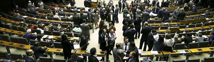 Só 39 dos 71 deputados investigados na Lava Jato antecipam voto sobre denúncia contra Temer