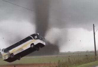 Vídeo que mostra ônibus sendo levado por tornado no Paraná foi gerado por IA