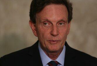 Crivella completa apenas 3 de 14 promessas de campanha para 2017