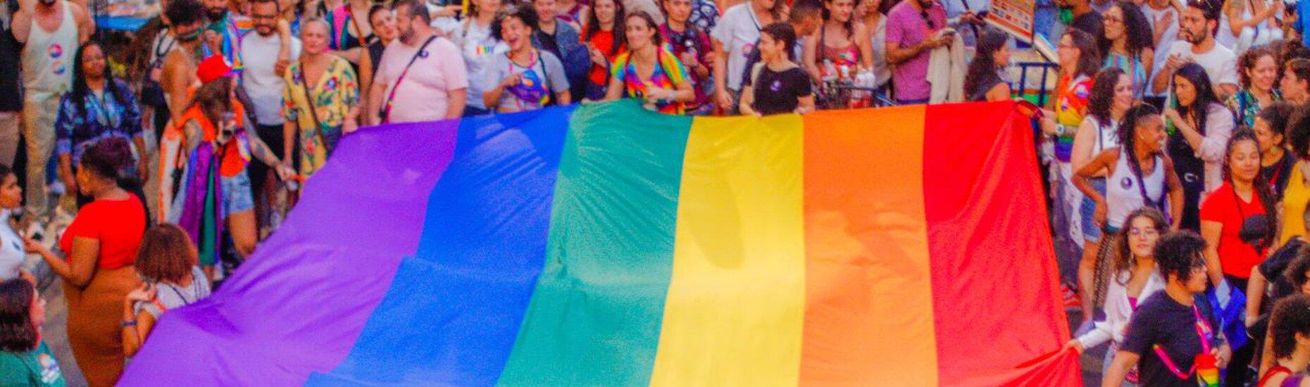 Imagens manipuladas ou fora de contexto geram discurso de ódio contra Parada LGBT+