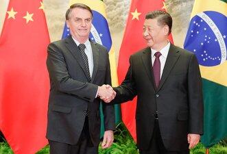 Das críticas públicas aos elogios discretos, o vaivém de Bolsonaro sobre a China