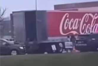 Vídeo mostra ação de Natal da Coca-Cola, não operação policial contra tráfico infantil