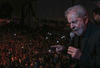 Após condenação, Lula comenta sua trajetória com contradições