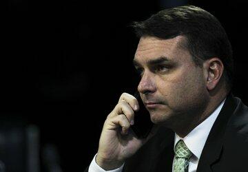 Família Bolsonaro pediu o fim do foro privilegiado 9 vezes antes de decisão que beneficiou Flávio