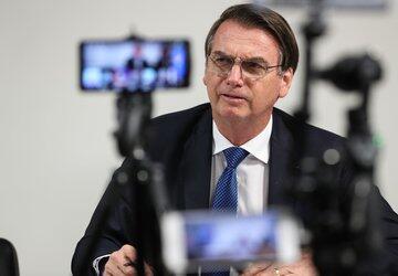 Falas de Bolsonaro sobre 'tratamento precoce' ferem regras de redes sociais, mas seguem no ar