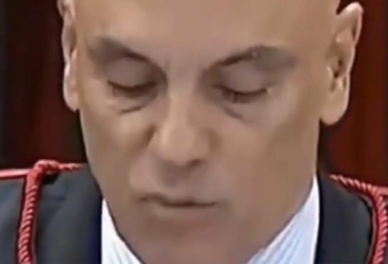 É falso que Alexandre de Moraes pediu a prisão de Bolsonaro
