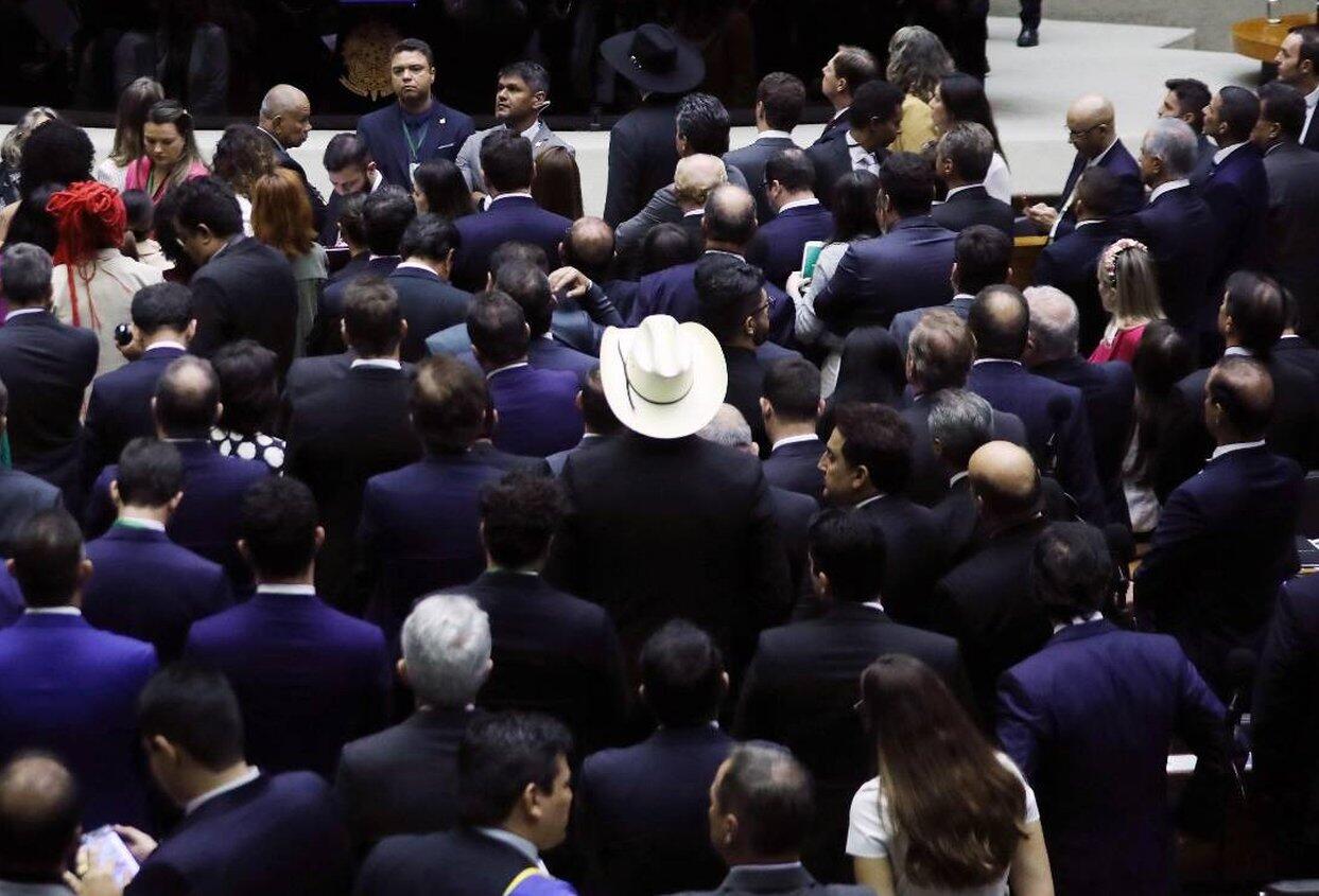 Deputados mentem sobre terras indígenas nas redes e na Câmara para defender marco temporal