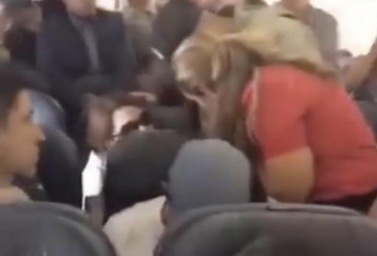 Tumulto em avião não tem relação com passageiros cantando música pró-Bolsonaro