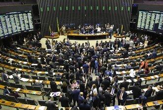 Com imprecisões e erros, projetos de lei buscam criminalizar desinformação