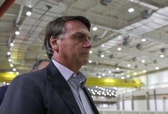 Ao atacar vacina chinesa, Bolsonaro distorce fatos e cita informação falsa