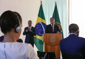 Bolsonaro usa encontro com embaixadores para repetir informações falsas sobre eleição