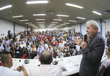 As doações da Camargo Corrêa aos institutos Lula e FHC