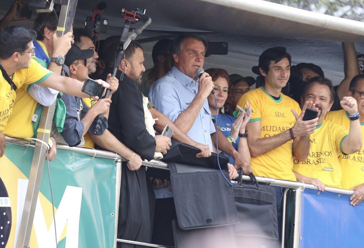 Em discurso no 7 de Setembro, Bolsonaro repete alegações falsas para atacar adversários e eleições