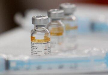 Governo, empresas ou população: de quem é a responsabilidade por efeitos adversos das vacinas?