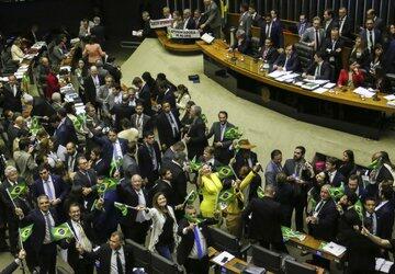 Bolsonaro e oposição citam dados errados ao discutir reforma da Previdência