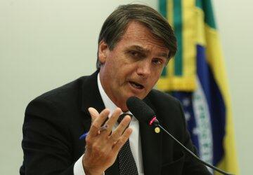 Crítico do programa, Bolsonaro se contradiz ao defender Bolsa Família