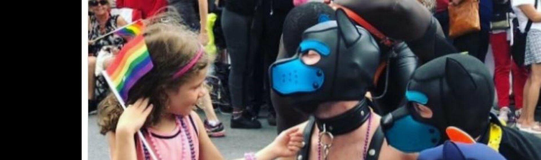 Foto de criança interagindo com grupo de sadomasoquismo não foi registrada na Parada LGBTQIA+ em São Paulo
