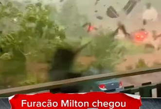 Vídeo de tempestade vista da varanda não mostra furacão Milton chegando à Flórida