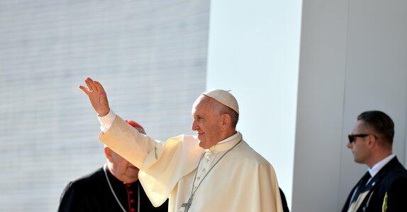 Jornal diz que papa Francisco está com câncer; Vaticano desmente