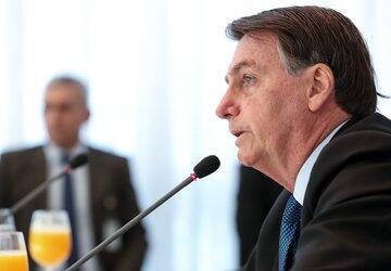 Bolsonaro impulsiona desinformação contra isolamento após fala da OMS sobre assintomáticos