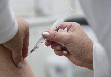O que a lei e a ciência afirmam sobre a vacinação obrigatória no Brasil